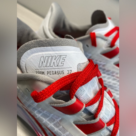 Nike Air Zoom Pegasus 37 Ohio State—Size 14 - Picture 4 of 12